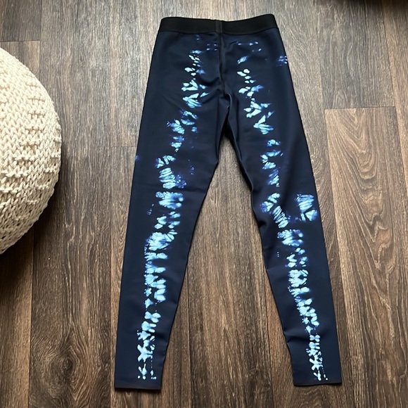 Monreal London Reversible Leggings - Picture 3 of 3